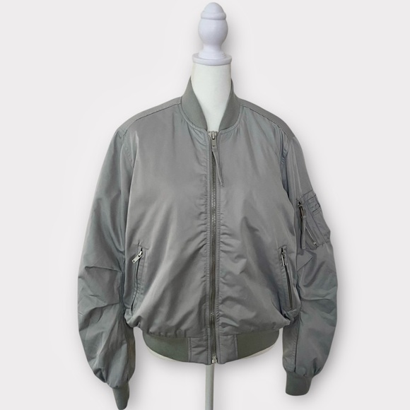 GAP Silver Grey Satin Bomber Jacket Lavender Quilted Lining Size Medium - Picture 4 of 7